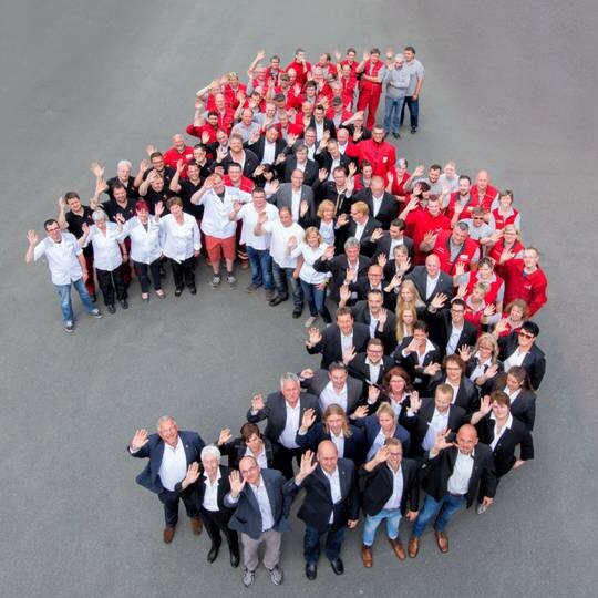 LKW steht vor der Fleisch-Abholung Team Aldinger